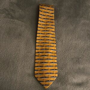 Men’s Vintage Gucci Gold Tie with Blue Kayak silk print design
